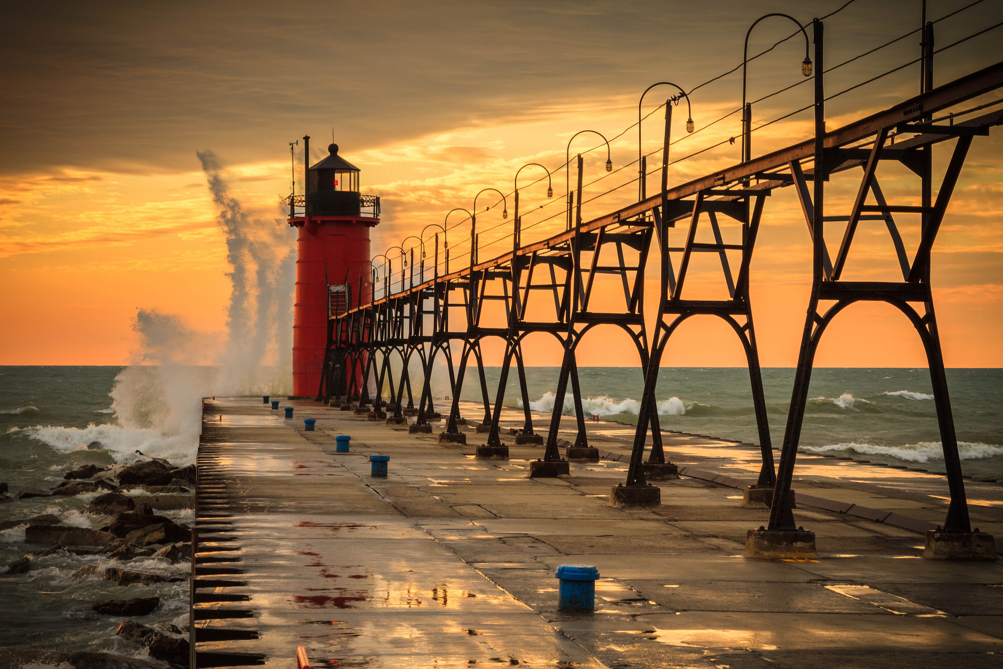 太阳能灯怎么拆开换电池（太阳能灯怎么拆卸视频教程）